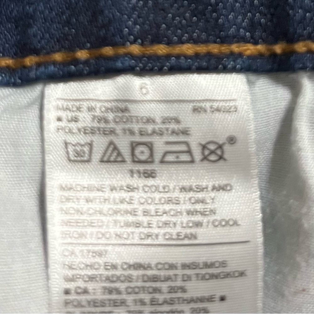 Old Navy women’s jean shorts - Picture 3 of 4